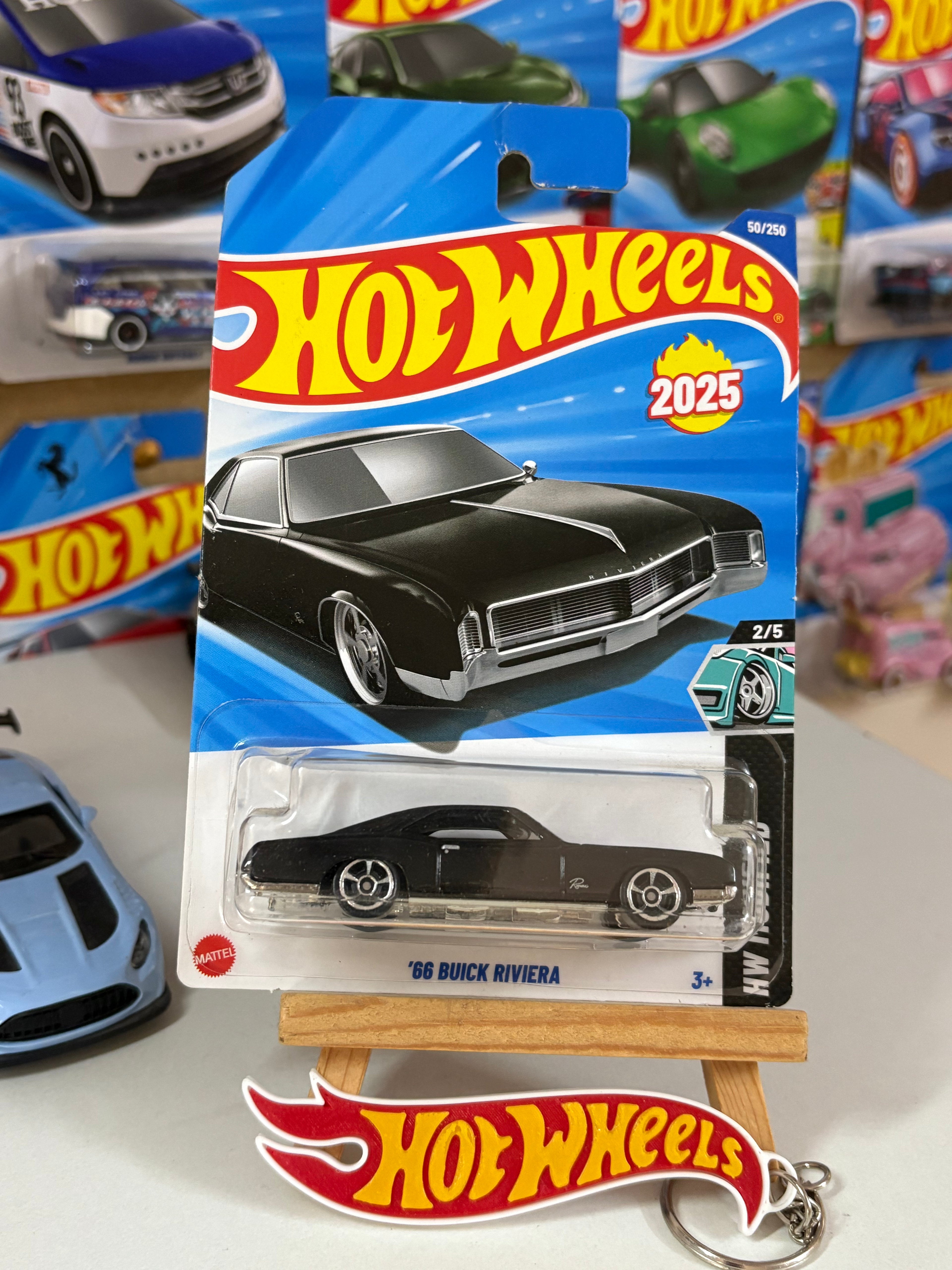 Hot Wheels '66 Buick Riviera – Mainline 1:64 Scale