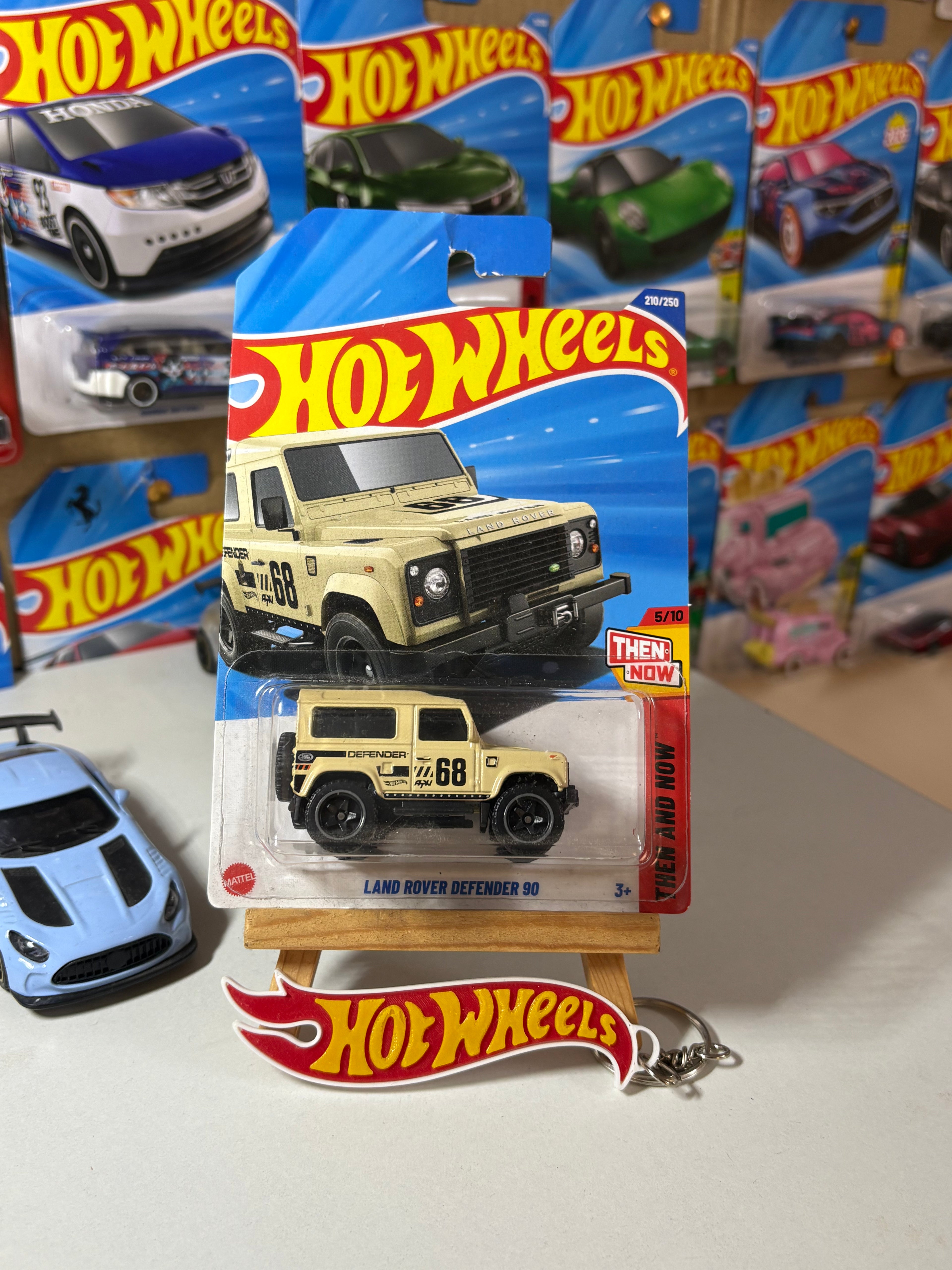 Hot Wheels Land Rover Defender 90 – Imported Mainline 1:64 Scale