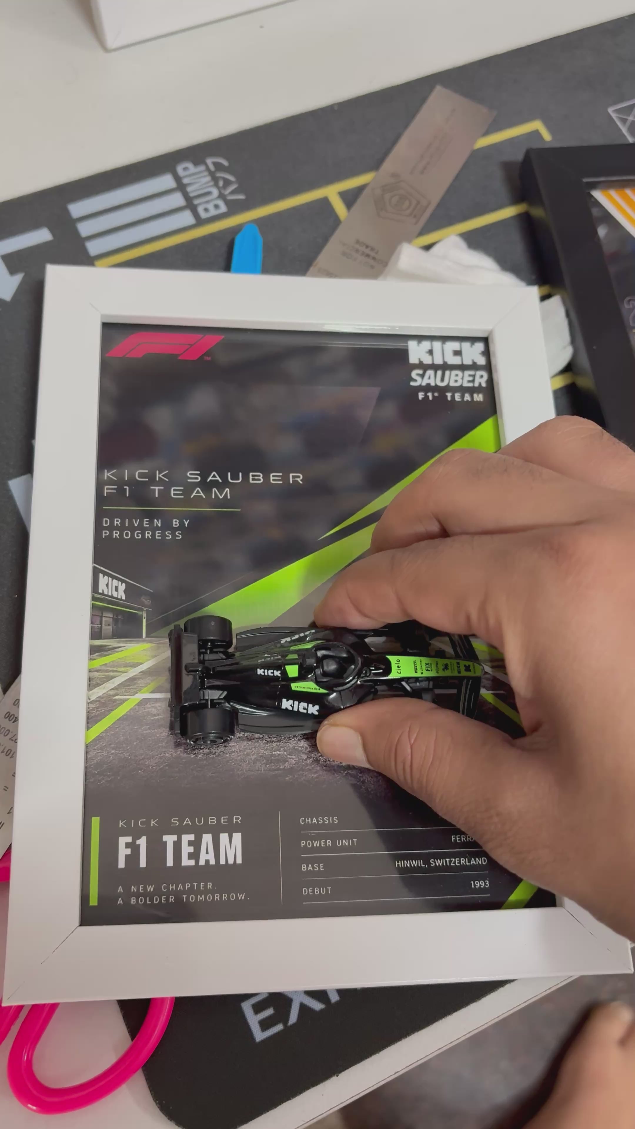 Hot Wheels Kick Sauber F1 Team Custom Display Frame – 1:64 Collector Frame
